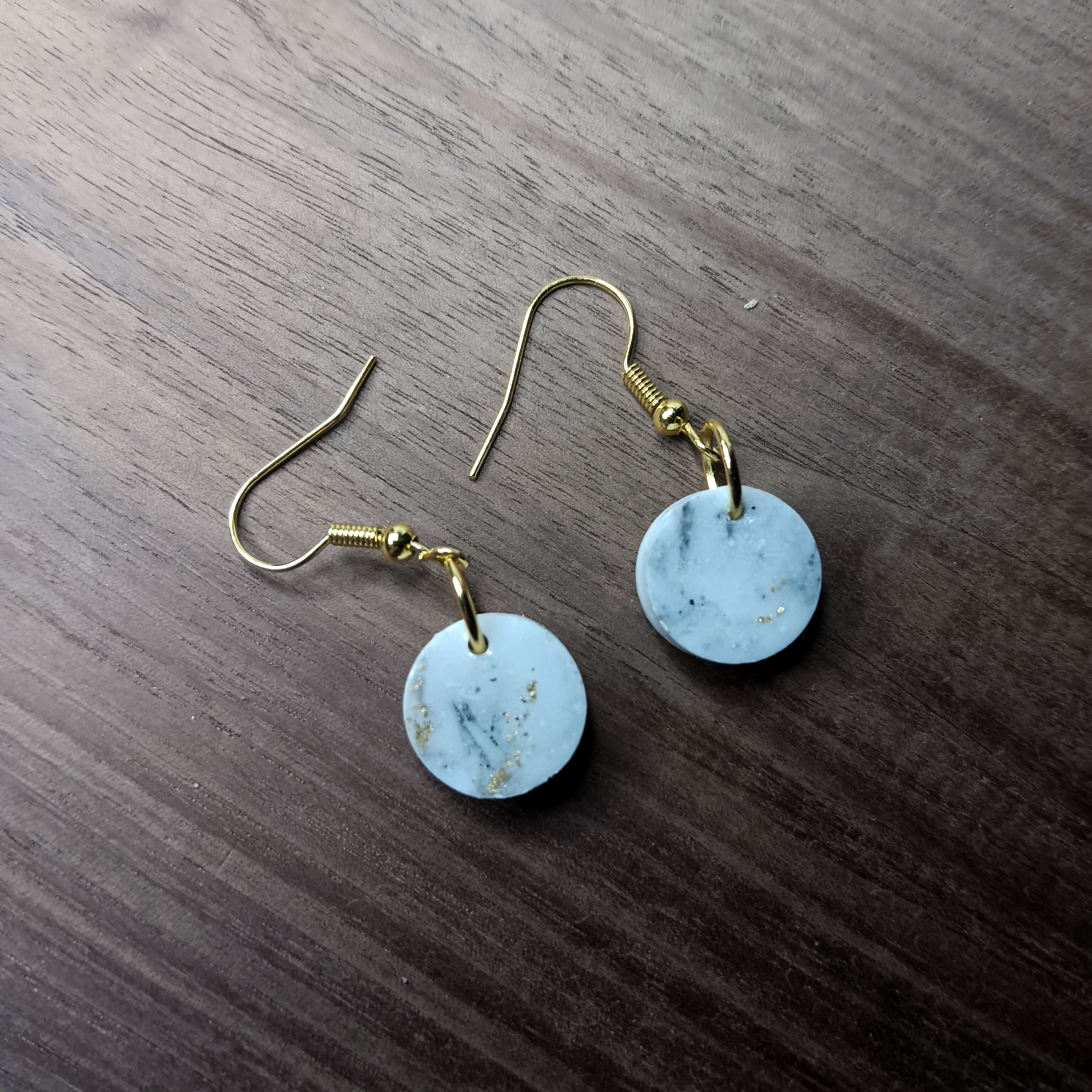 Faux marble round resin earrings - Image 5